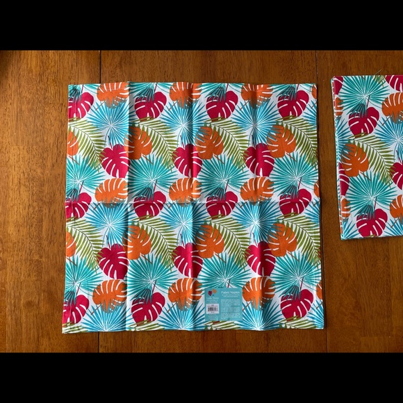 Placemat & Napkins set of 4 - Picture 5 of 7